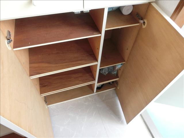 玄関　玄関にシューズボックスがついています