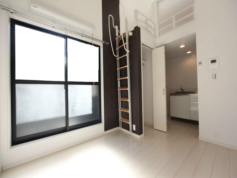 居室・リビング　洋室7.9帖　ロフト5.1帖（収納でもお部屋でも使えます）