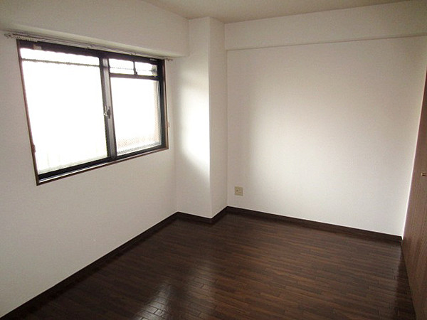 居室・リビング　コンパクトで使いやすい洋室です