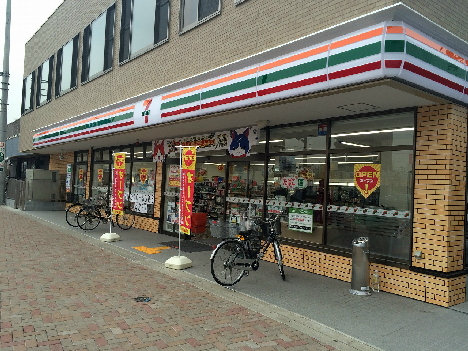コンビニ　セブンイレブン 大袋駅前店（コンビニ）まで92m