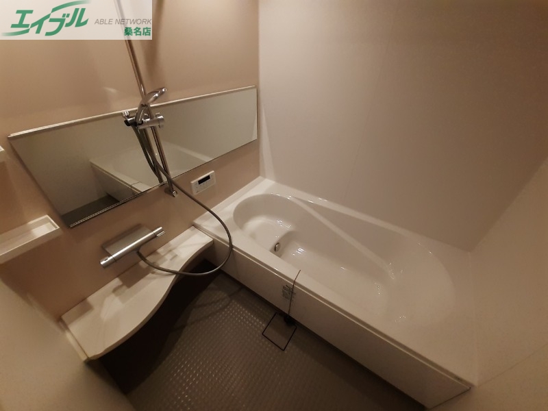 バス・シャワールーム　同物件別部屋写真