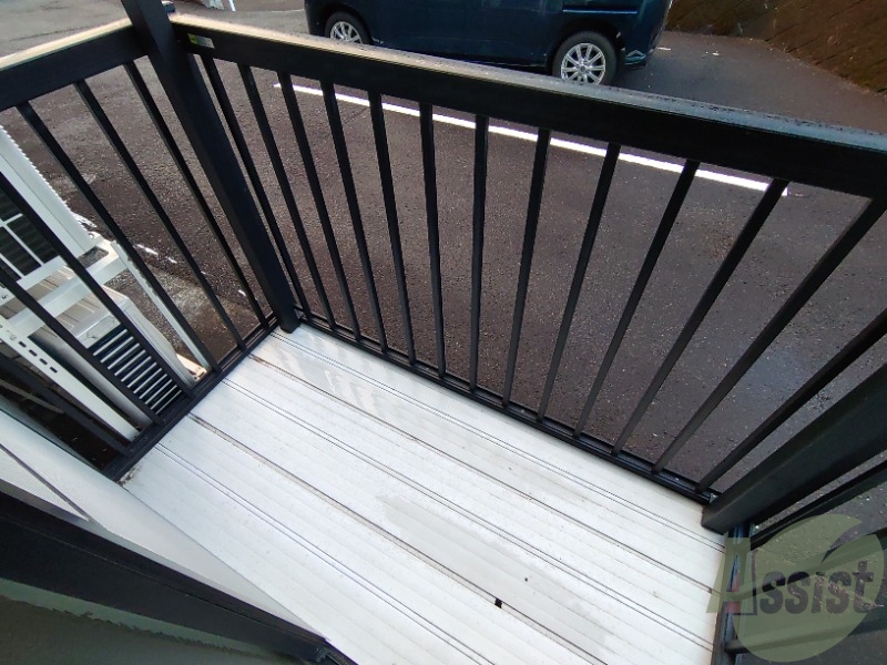 バルコニー　ベランダはよく日が当たり気持ちの良い空間です。