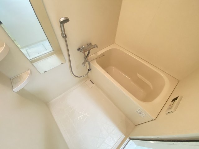 バス・シャワールーム　コンパクトで使いやすいお風呂です