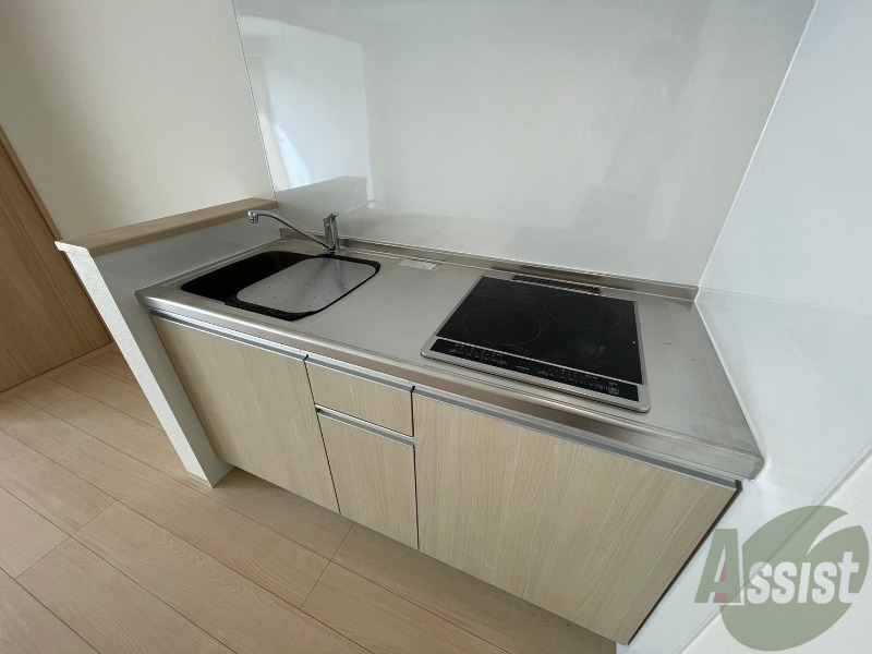 キッチン　調理スペースも広く、冷蔵庫や棚も問題なく置けそうですね。