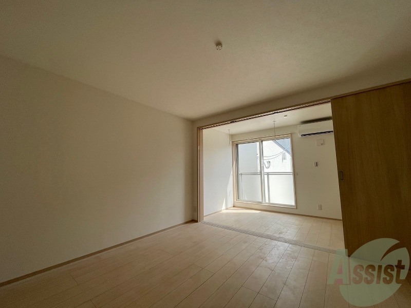 居室・リビング　リビングスペースも広く、各家具を問題なく設置出来そうです。