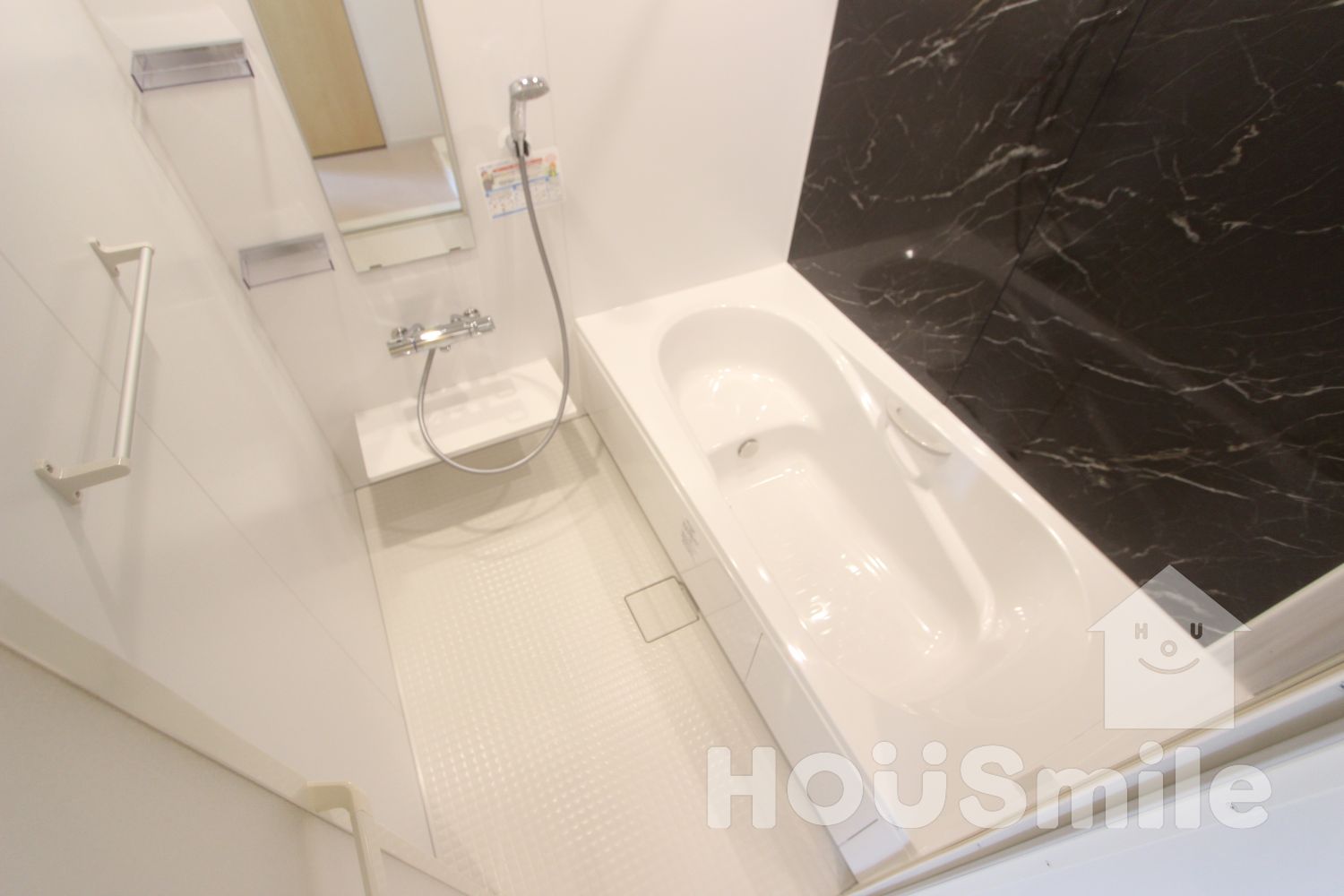 バス・シャワールーム　現在建築中、写真は同タイプを使用