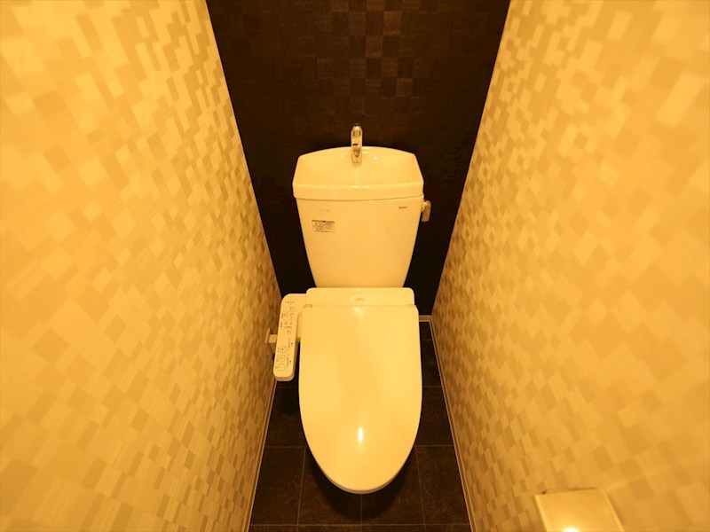 トイレ　温水洗浄暖房便座付トイレ