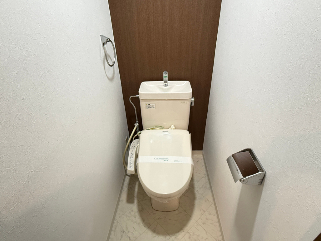 トイレ　温水洗浄便座