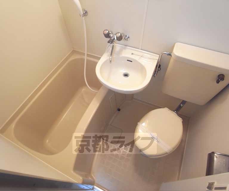 バス・シャワールーム　シンプルなユニットバスですね。