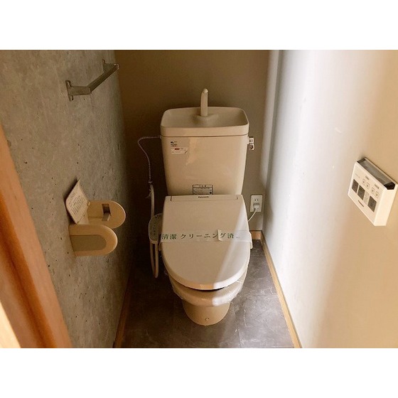 トイレ　温水洗浄便座