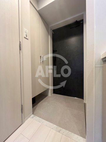 玄関　リヴェント難波ウエスト　玄関