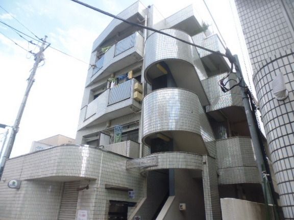 建物外観　★鉄筋コンクリート造・４階建てのマンションです★