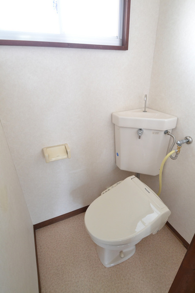 トイレ　温水洗浄暖房機能便座・窓有り