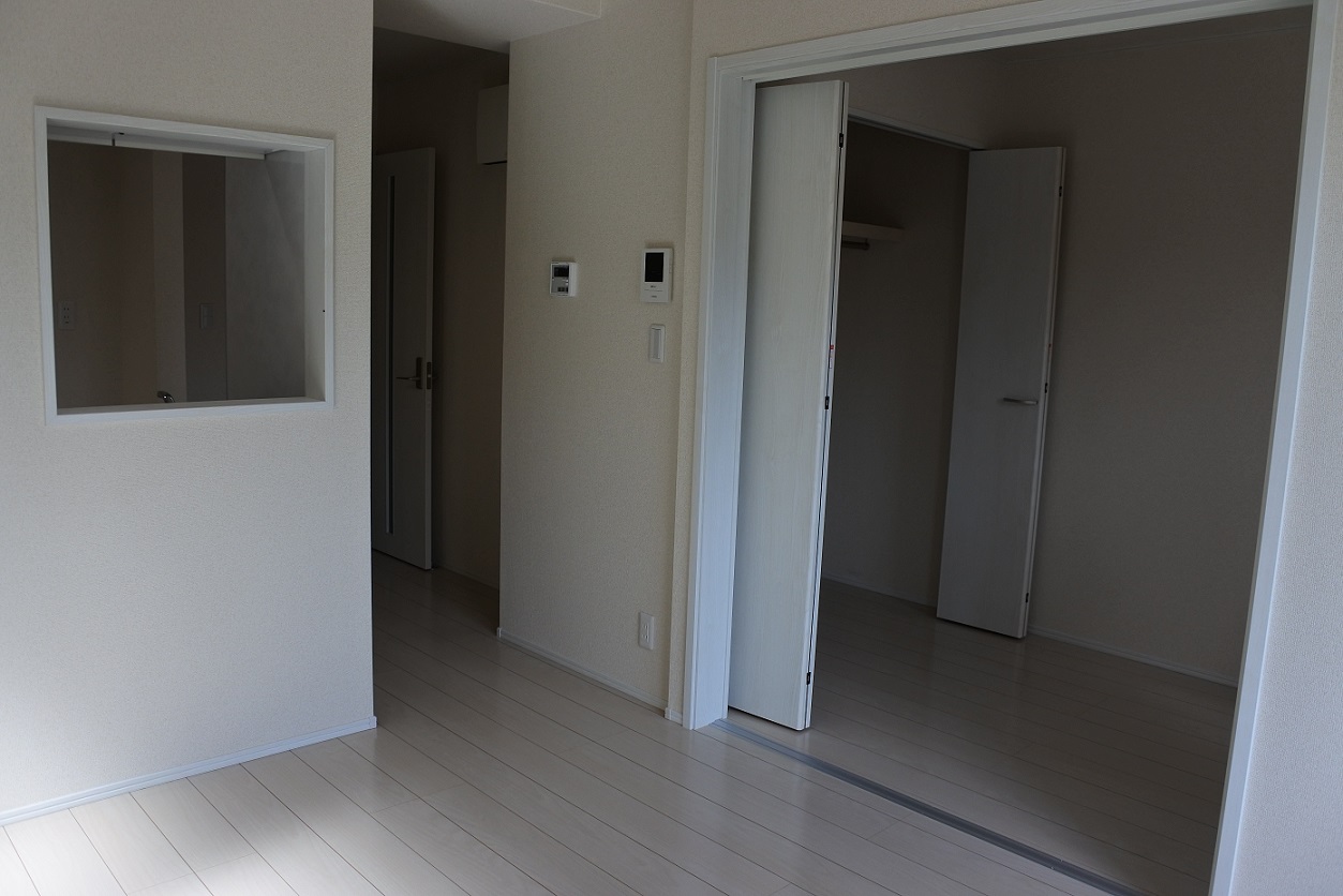 居室・リビング　写真は別部屋の為現況と異なる場合がございます