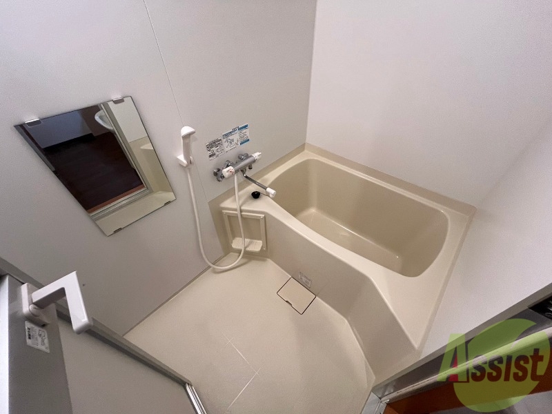 バス・シャワールーム　お風呂になります。一日の疲れを癒してくださいね。