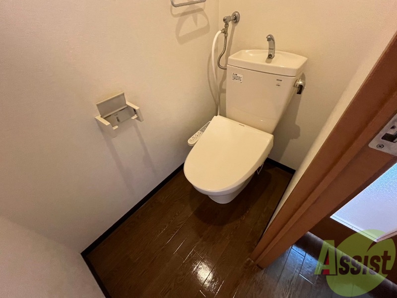 トイレ　シャワートイレになっているので快適です！