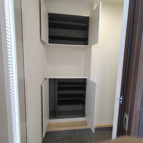 玄関　※別室参考写真※ シューズボックスは大容量です