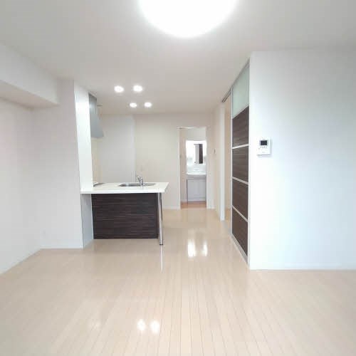 居室・リビング　※別室参考写真※　10.9帖のLDKは二面採光で明るいお部屋