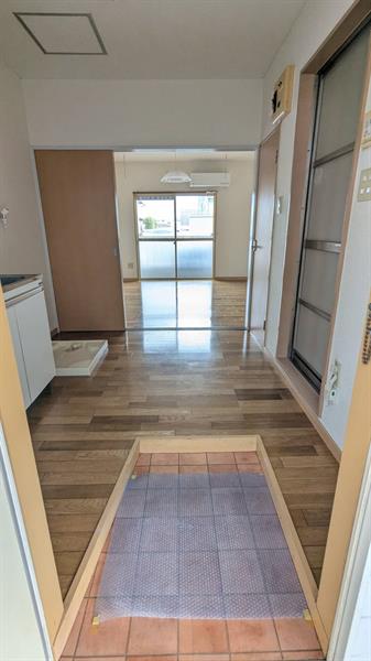 玄関　シューズボックスも付いています