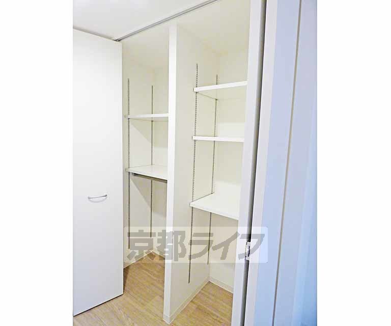 収納　広々とした収納です。