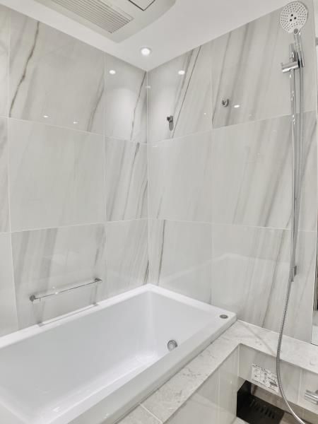 バス・シャワールーム　落ち着いた空間のお風呂です