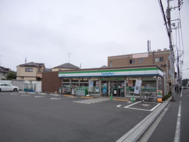 コンビニ　ファミリーマート（コンビニ）まで270m