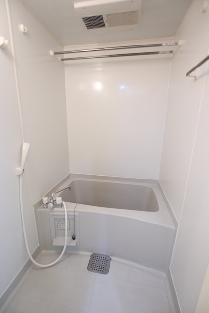 バス・シャワールーム　浴室乾燥機付きのバスルーム