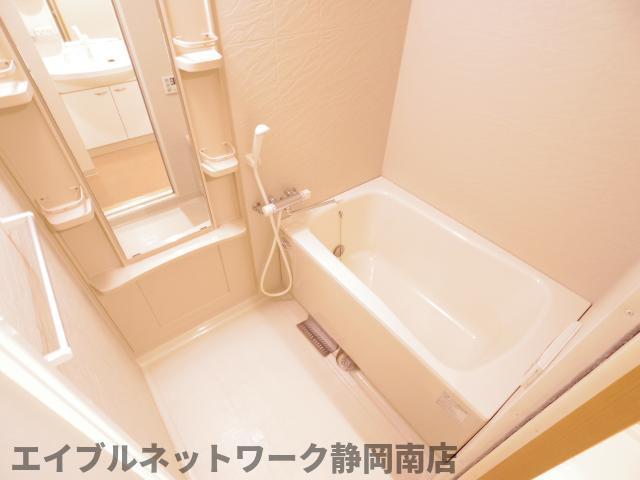 バス・シャワールーム　ゆったり過ごせるお風呂です