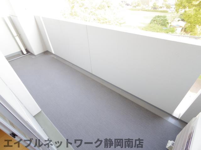 バルコニー　陽当たり良好なバルコニーです