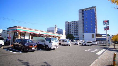 コンビニ　セブンイレブン八幡陣原店（コンビニ）まで91m