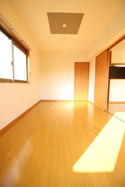 その他部屋・スペース　２０６号参考写真二面採光で明るい洋室