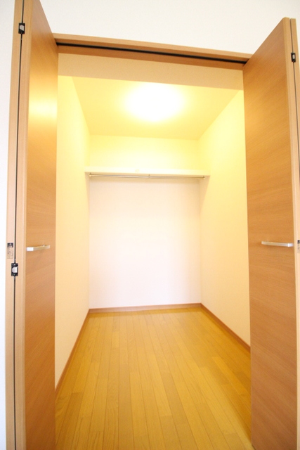 収納　２０６号参考写真ウォークインクローゼット