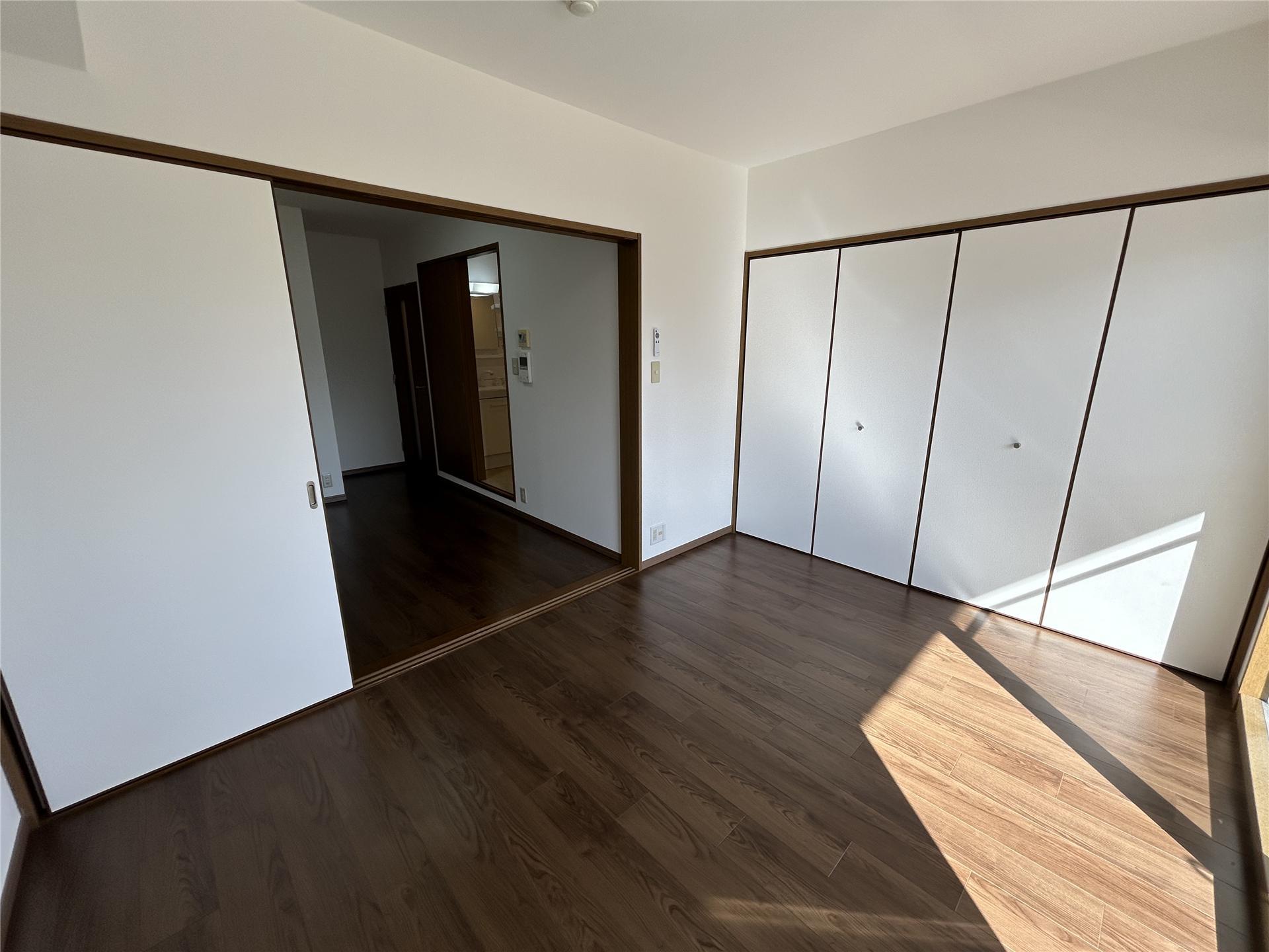 居室・リビング　南向きで明るい洋室です(別部屋参考写真)