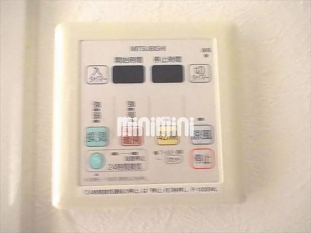 トイレ　浴室乾燥機機能付きです