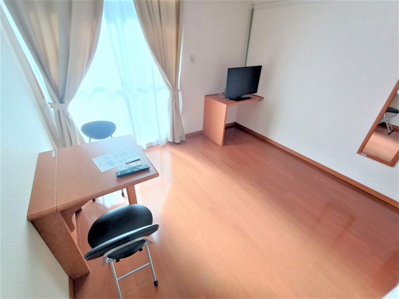 居室・リビング　家電・家具設置有のお部屋です。