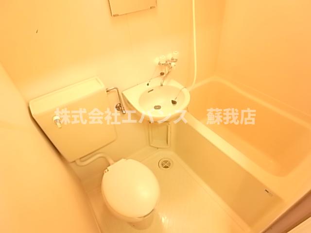 バス・シャワールーム　落ち着いた空間のお風呂です