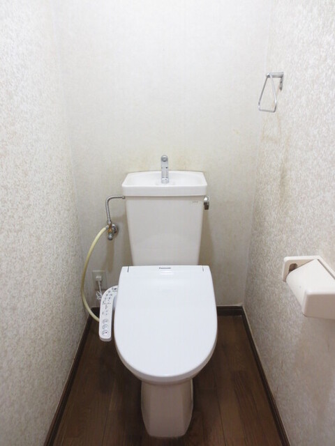 トイレ　２０５　温水洗浄暖房便座トイレ