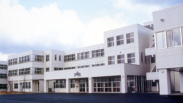 中学校　由利本荘市立本荘東中学校（中学校）まで1335m