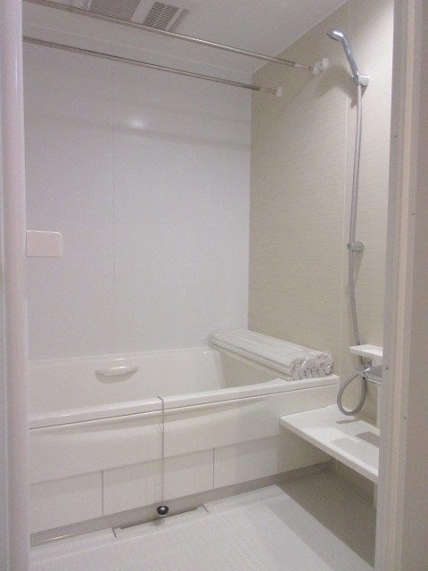 バス・シャワールーム　大きなお風呂なのでみんなで楽しめます