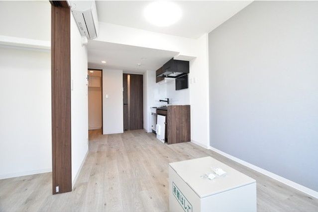 居室・リビング　■エアコン■24時間換気システム■ダウンライト■２面採光