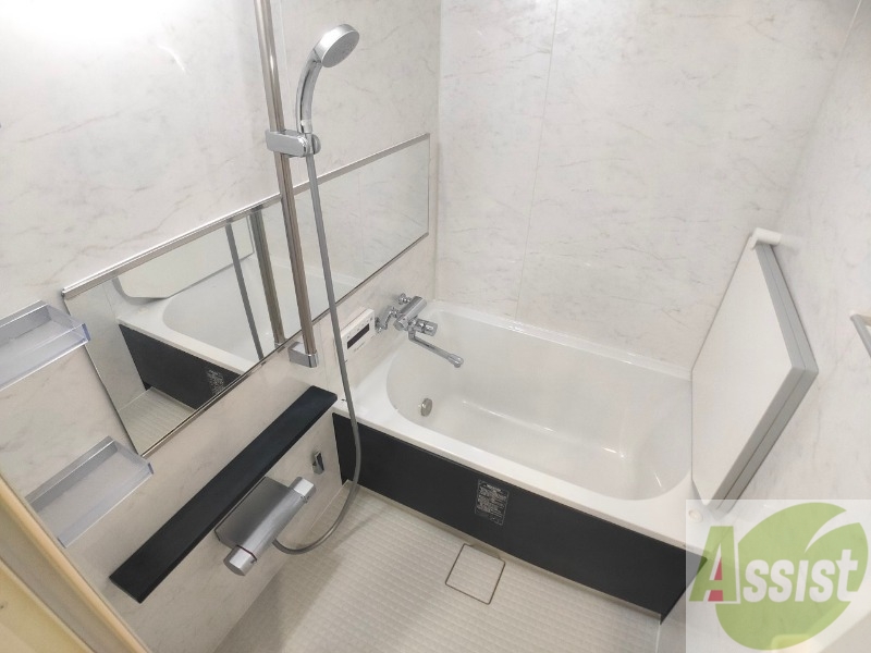 バス・シャワールーム　お風呂になります。一日の疲れを癒してくださいね。