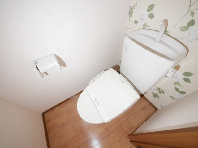 トイレ　★人気の温水洗浄便座付です★