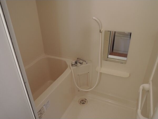 バス・シャワールーム　※写真は同じマンションの違う部屋のものになります。