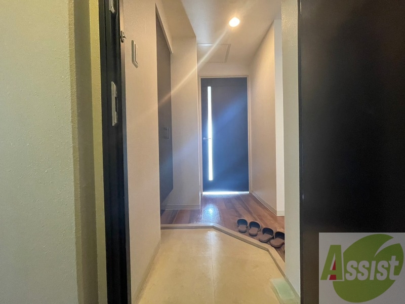 玄関　玄関の様子です。明るい印象ですね。気分もあがりそう。