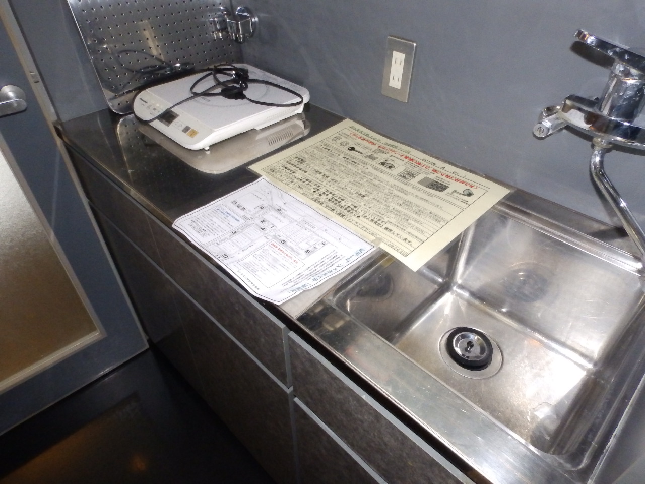 キッチン　少し大きめです