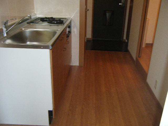 居室・リビング　玄関～キッチン