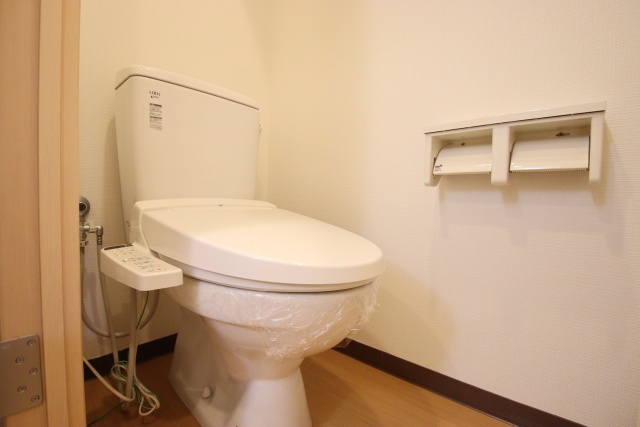 トイレ　※同建物内別室の参考写真です