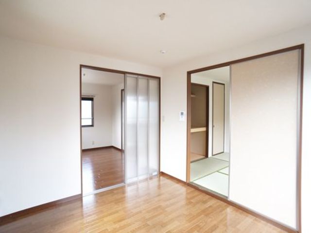 居室・リビング　別号室の写真になります