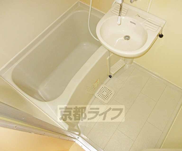 バス・シャワールーム　洗面台が一緒になったバスルームです！