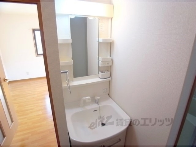 洗面設備　独立洗面台です